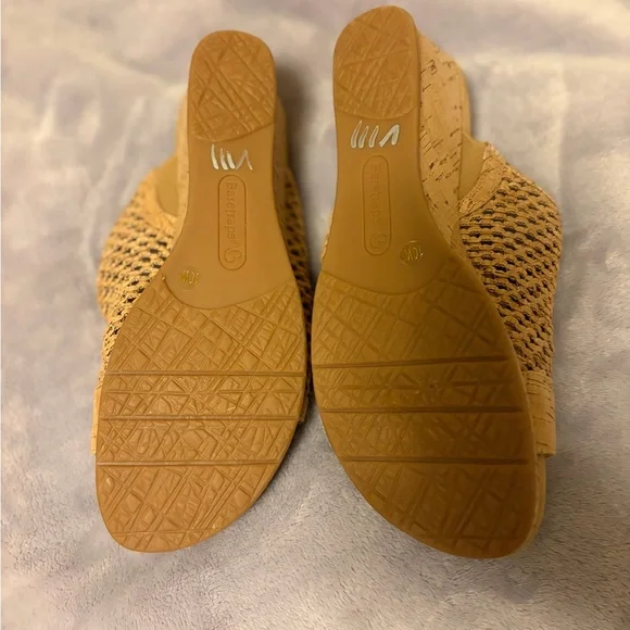 BareTraps Women's Brown Woven Slide Sandals - Picture 4 of 4